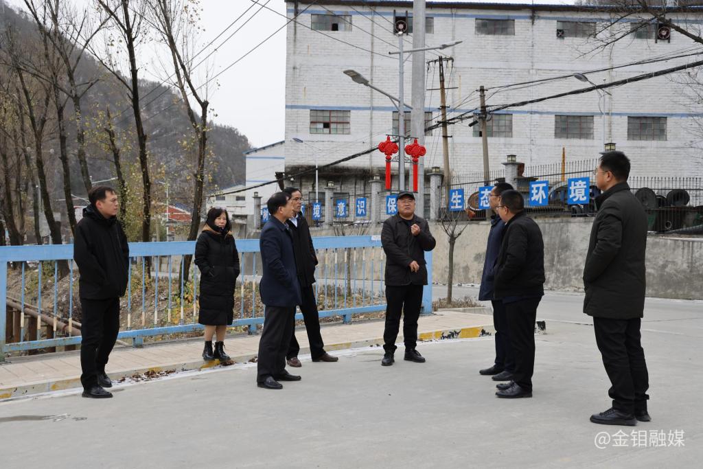 20221206-柳曉峰在金堆城鉬礦選礦升級(jí)改造現(xiàn)場(chǎng)查看項(xiàng)目進(jìn)度2.JPG 20221206-柳曉峰在金堆城鉬礦選礦升級(jí)改造現(xiàn)場(chǎng)查看項(xiàng)目進(jìn)度2.JPG