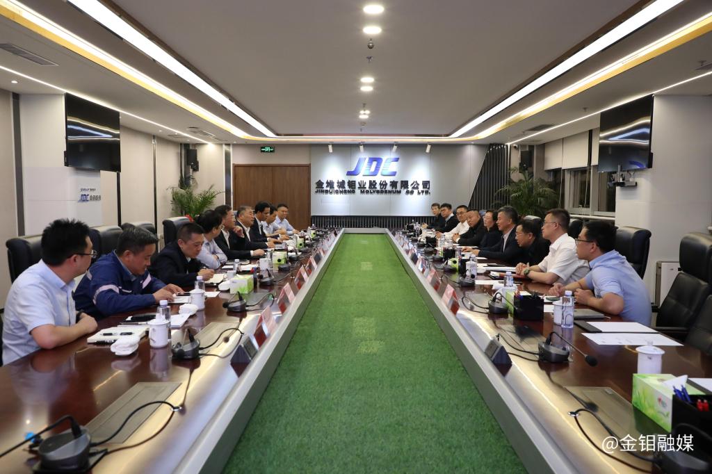 20241008-西安高新區(qū)黨工委副書記、管委會(huì)主任陳輝一行到金鉬股份調(diào)研座談 (2).jpg