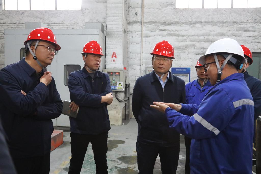 20250312-嚴(yán)平在金鉬股份礦山分公司強(qiáng)調(diào):以“時(shí)時(shí)放心不下”的心態(tài) 確保安全生產(chǎn)形勢穩(wěn)定向好 (4).jpg