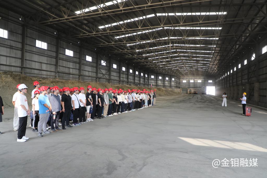20250717--新起點(diǎn)+新力量:2025年新入職大學(xué)生深入金鉬股份物流分公司探訪鉬業(yè)脈動(dòng)+(5).JPG